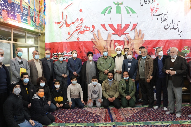 مراسم گراميداشت دهه مبارک فجر در مسجد عابدينيه سمنان برگزار شد